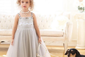 How to choose a flower girl dress