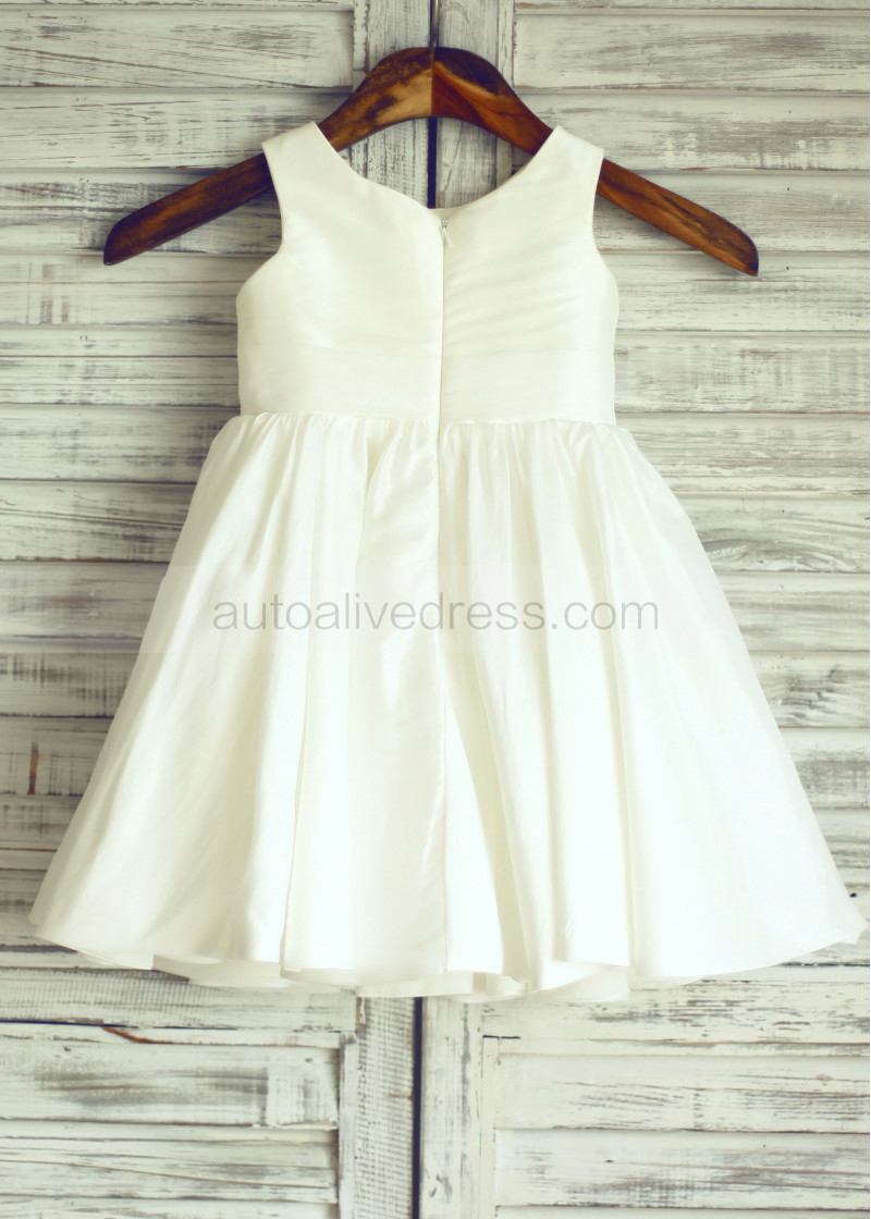 A-line Modest Neck Ivory Taffeta Flower Girl Dress With Handmade Flower
