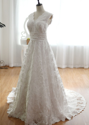 V Neck Vintage Inspired Ivory Lace Wedding Dress