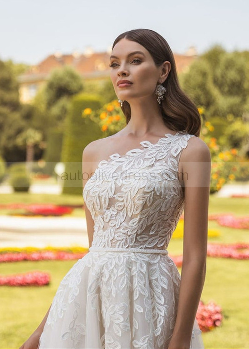 chinese dress ladies LIPOSA Bohemian Leaf Lace Wedding Dresses with Train for Women Plunging V  Neck Off the Shoulder Puff Sleeves A Line Western Bridal Gowns(Custom,Ivory)  at Amazon Women's Clothing store